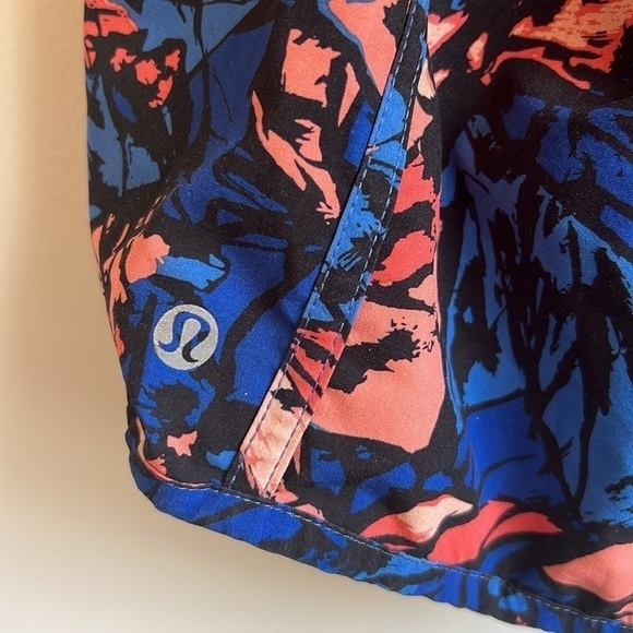 Lululemon Tracker Short IV (4-way Stretch) SZ 8 - Picture 7 of 9